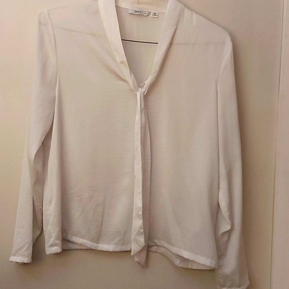 Only V Neck Tie Blouse